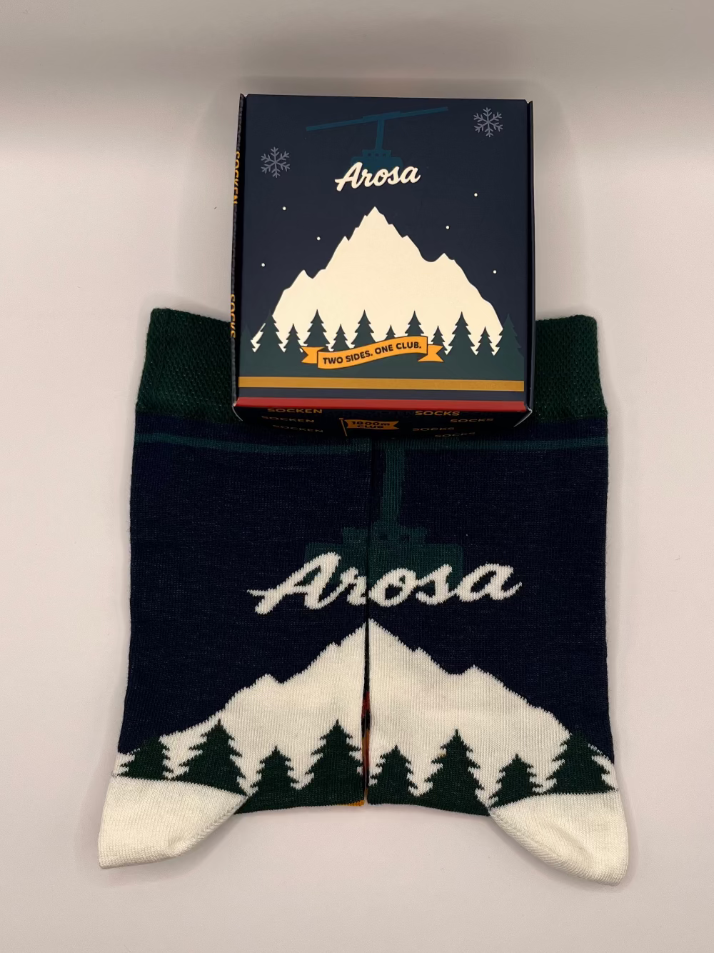 Unisex Arosa knit socks presented in a custom 1800m Club gift box.